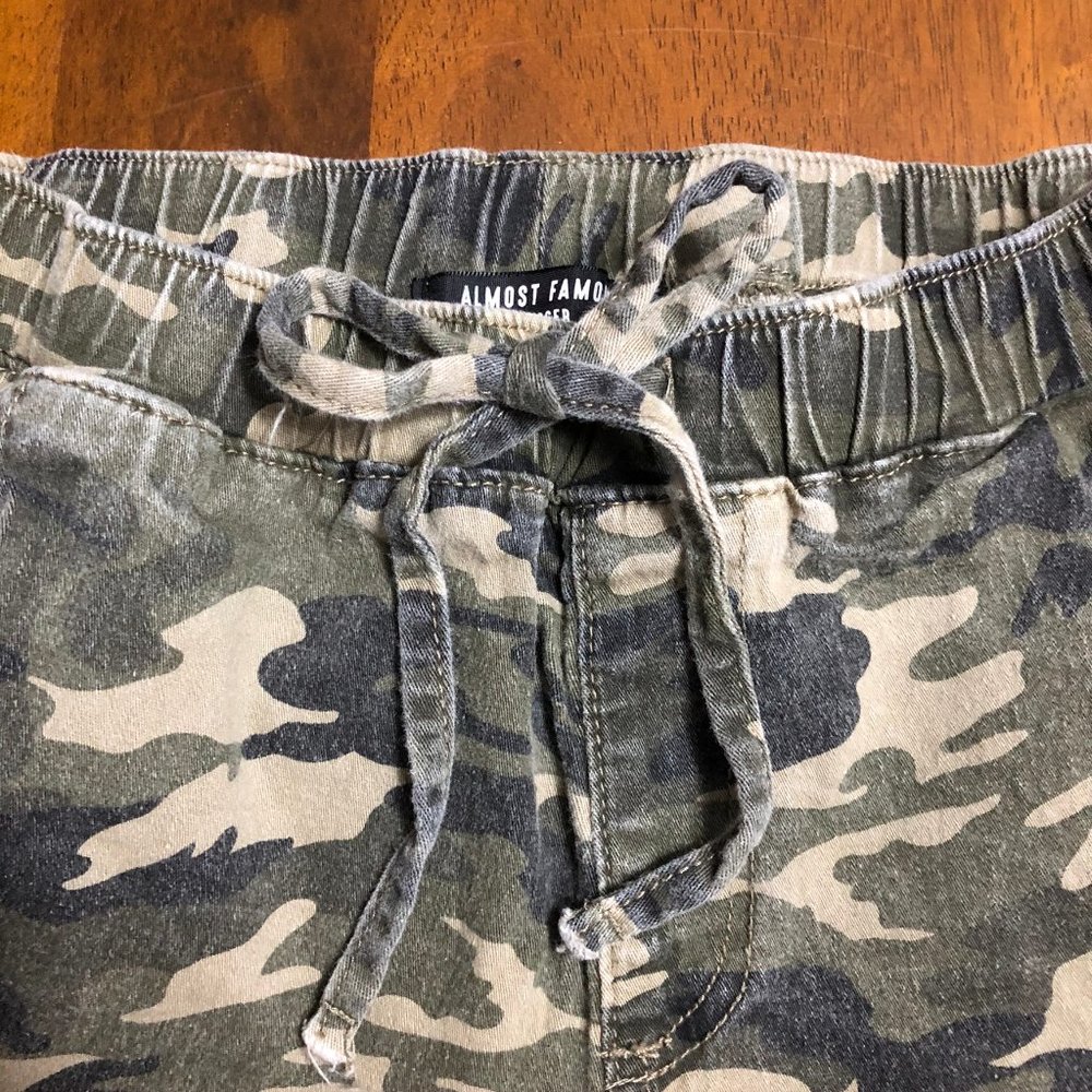 Camo Cargo Joggers - Picture 6 of 8